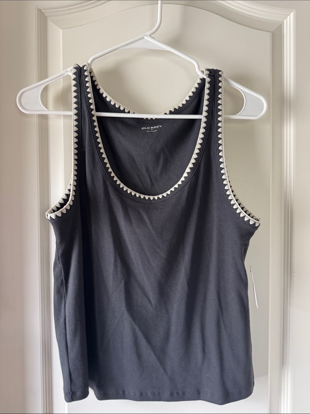 NWT Old Navy Black Tank with Cream Scalloped Trim / E1